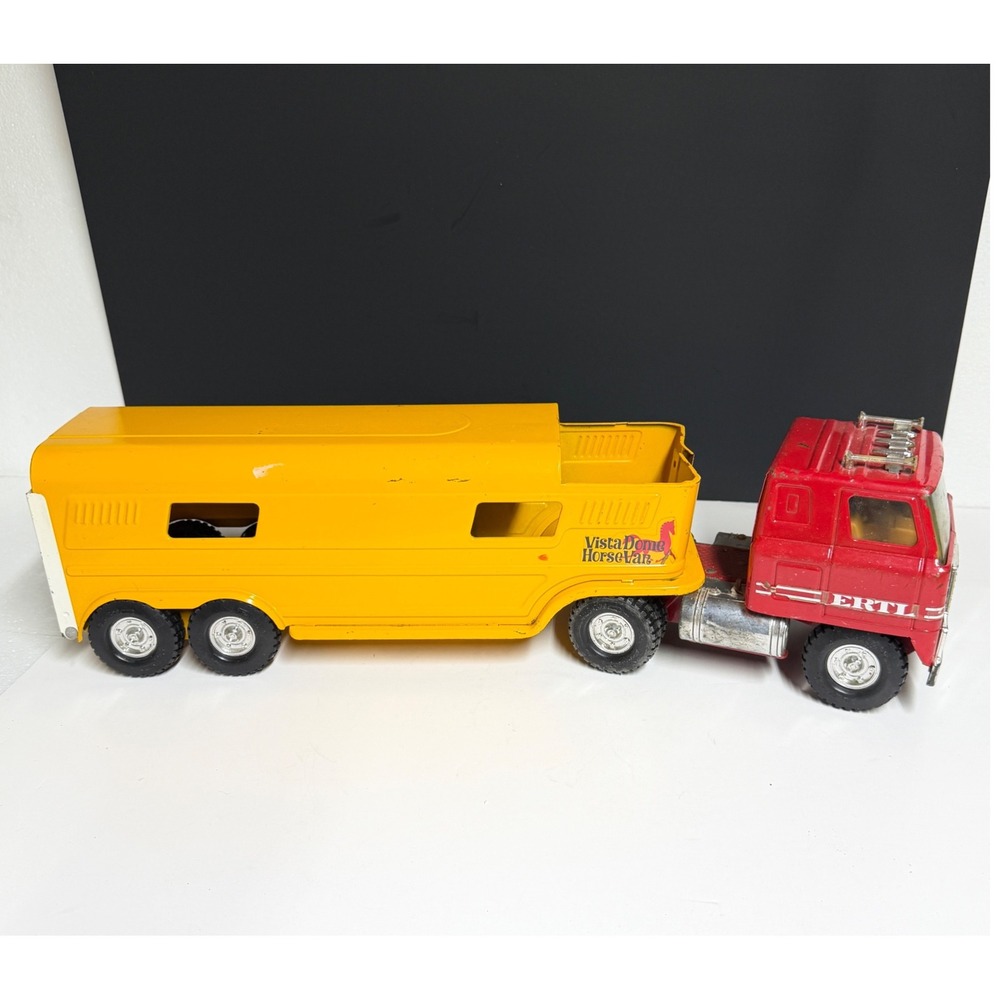 Vintage‎ Ertl International Transtar II Semi Truck Vista Dome Horse Van Trailer